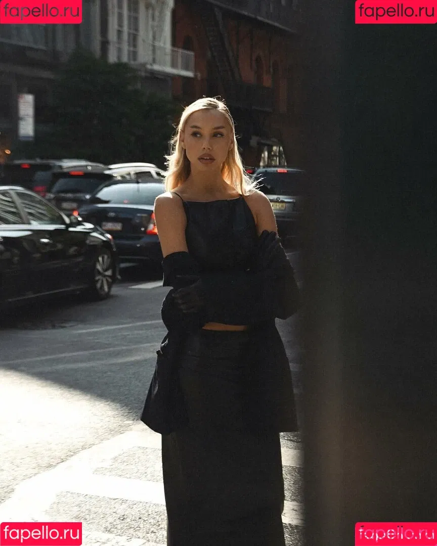 Alexis Ren Onlyfans Photo Gallery 