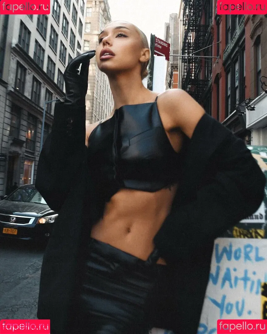 Alexis Ren Onlyfans Photo Gallery 