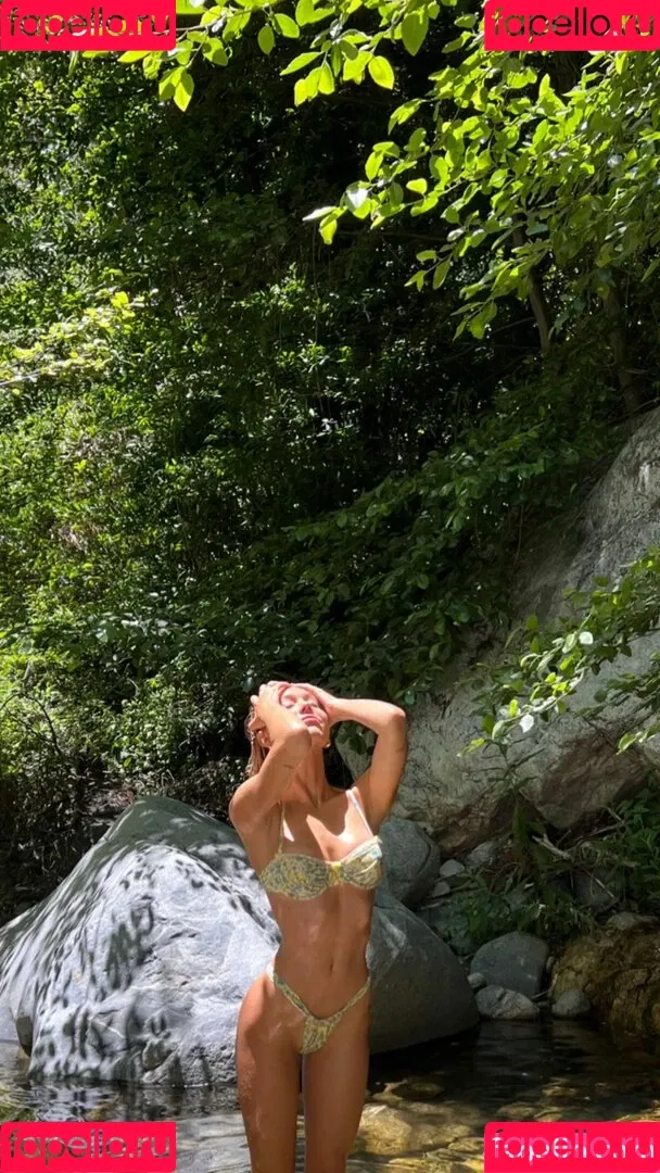 Alexis Ren Onlyfans Photo Gallery 