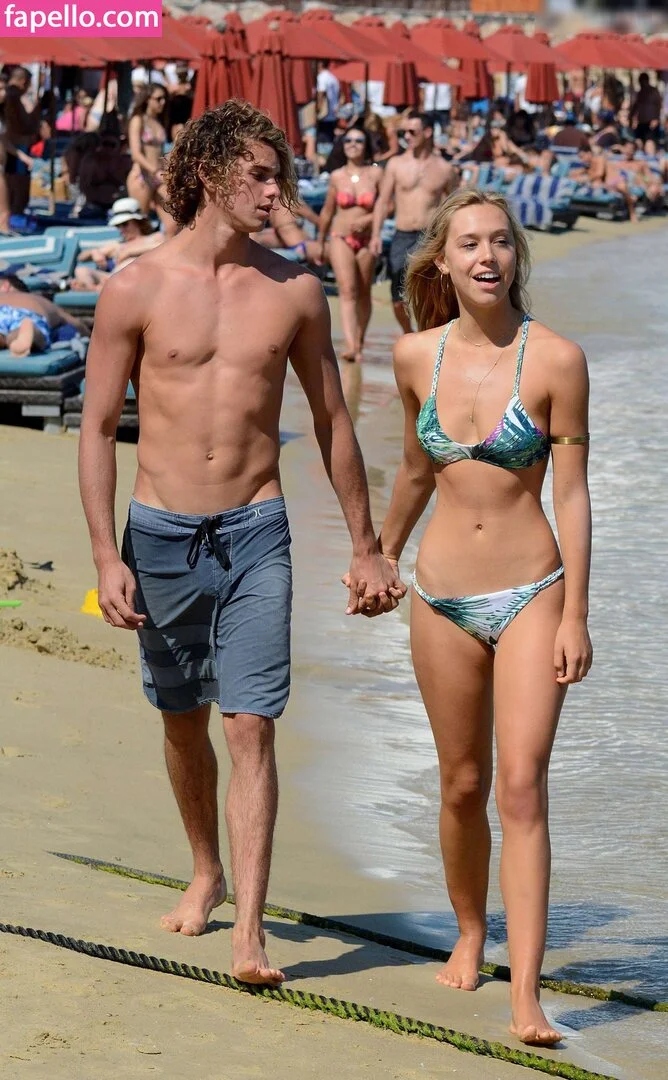 Alexis Ren Onlyfans Photo Gallery 