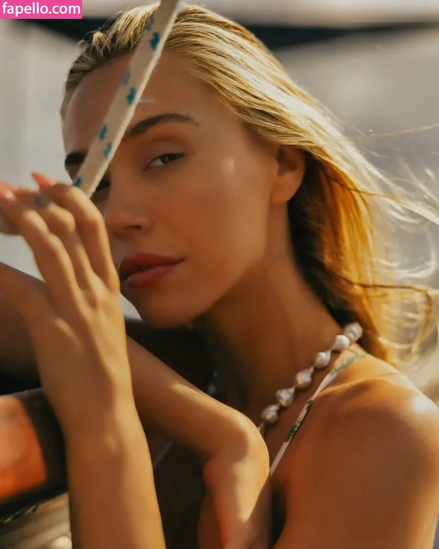 Alexis Ren Onlyfans Photo Gallery 