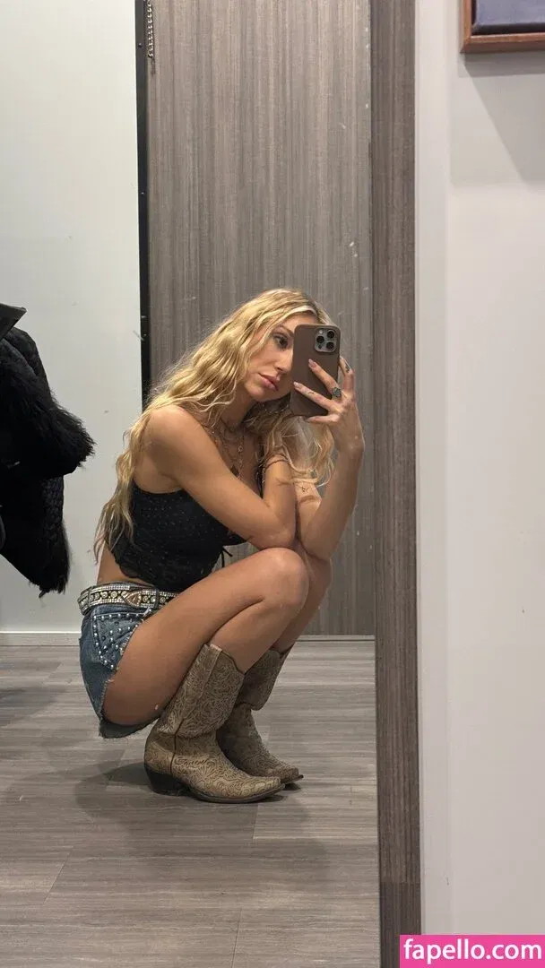 Alexis Ren Onlyfans Photo Gallery 