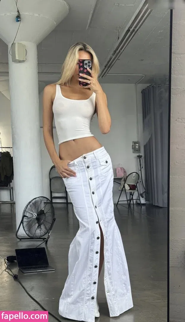 Alexis Ren Onlyfans Photo Gallery 