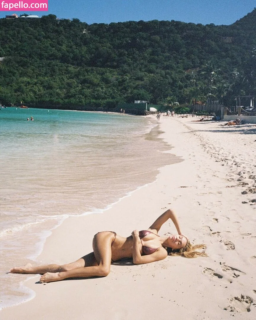 Alexis Ren Onlyfans Photo Gallery 