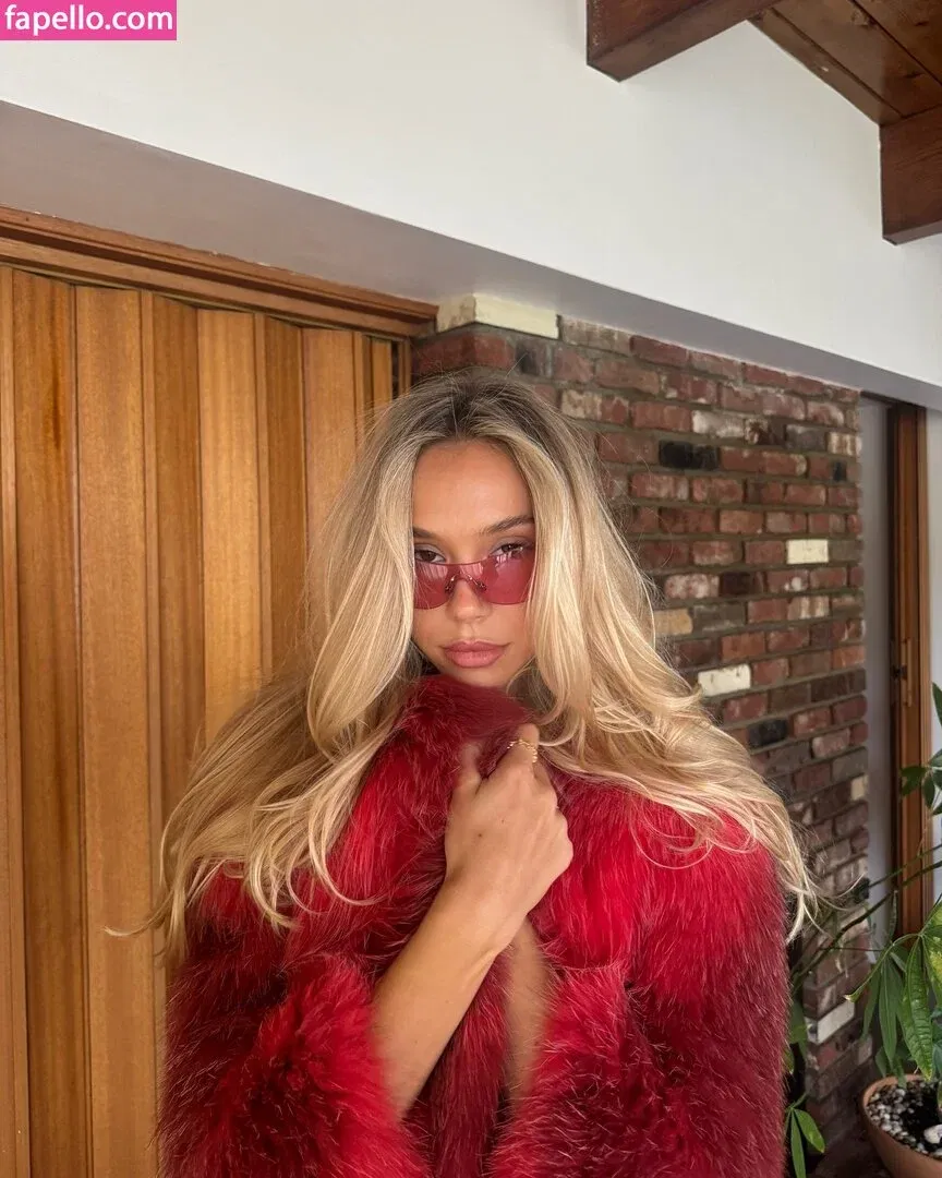 Alexis Ren Onlyfans Photo Gallery 