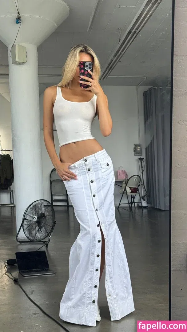 Alexis Ren Onlyfans Photo Gallery 