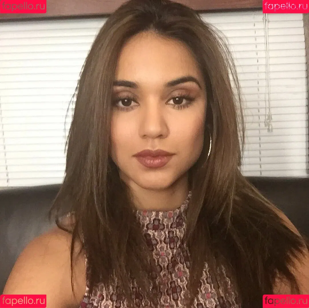 Summer Bishil Onlyfans Photo Gallery 