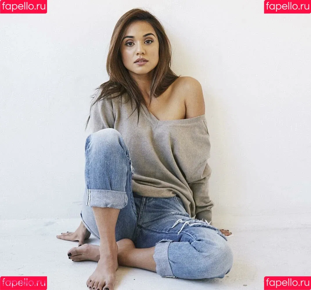 Summer Bishil Onlyfans Photo Gallery 