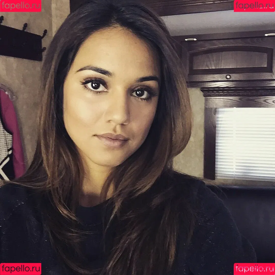 Summer Bishil Onlyfans Photo Gallery 