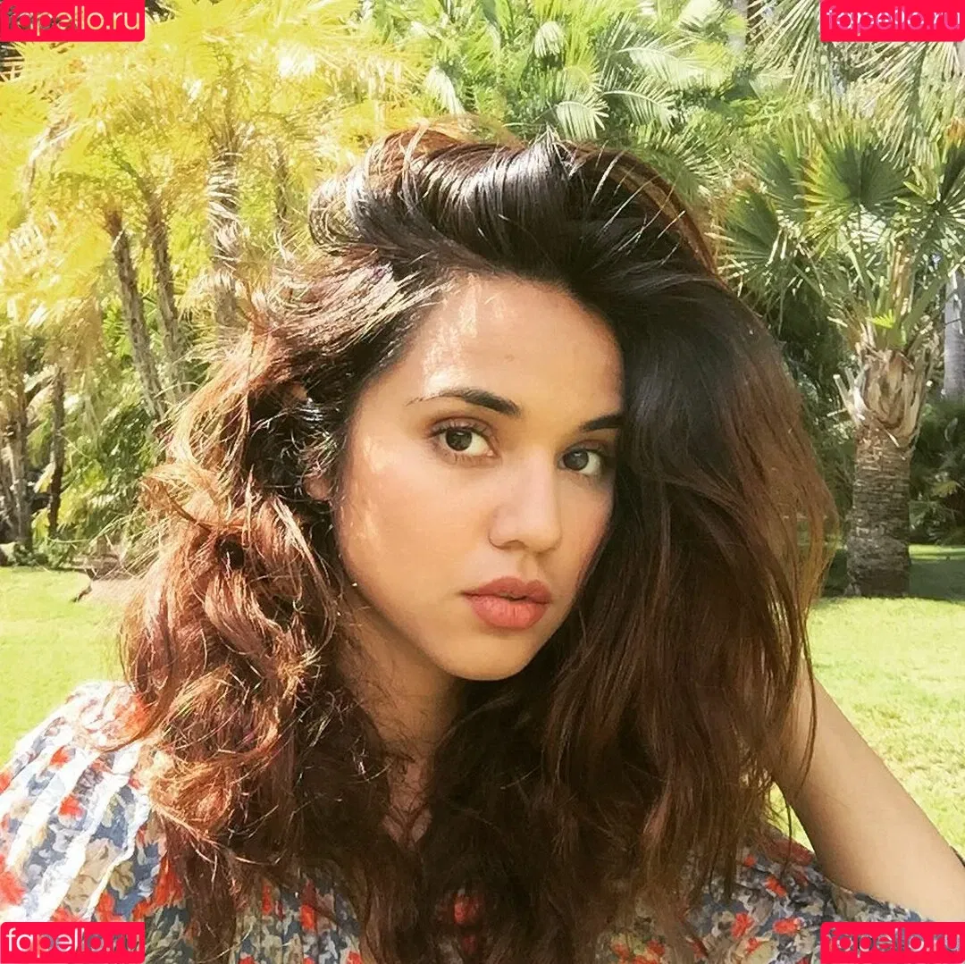 Summer Bishil Onlyfans Photo Gallery 