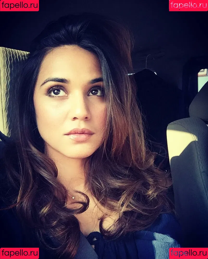 Summer Bishil Onlyfans Photo Gallery 