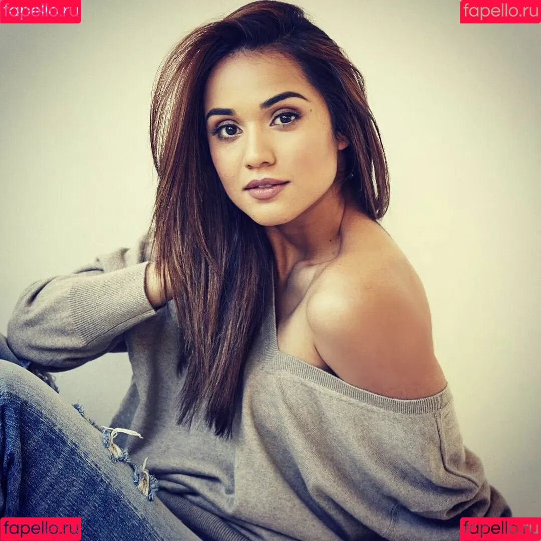 Summer Bishil Onlyfans Photo Gallery 