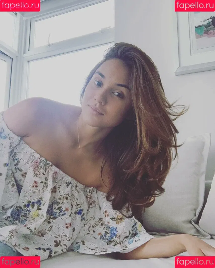 Summer Bishil Onlyfans Photo Gallery 