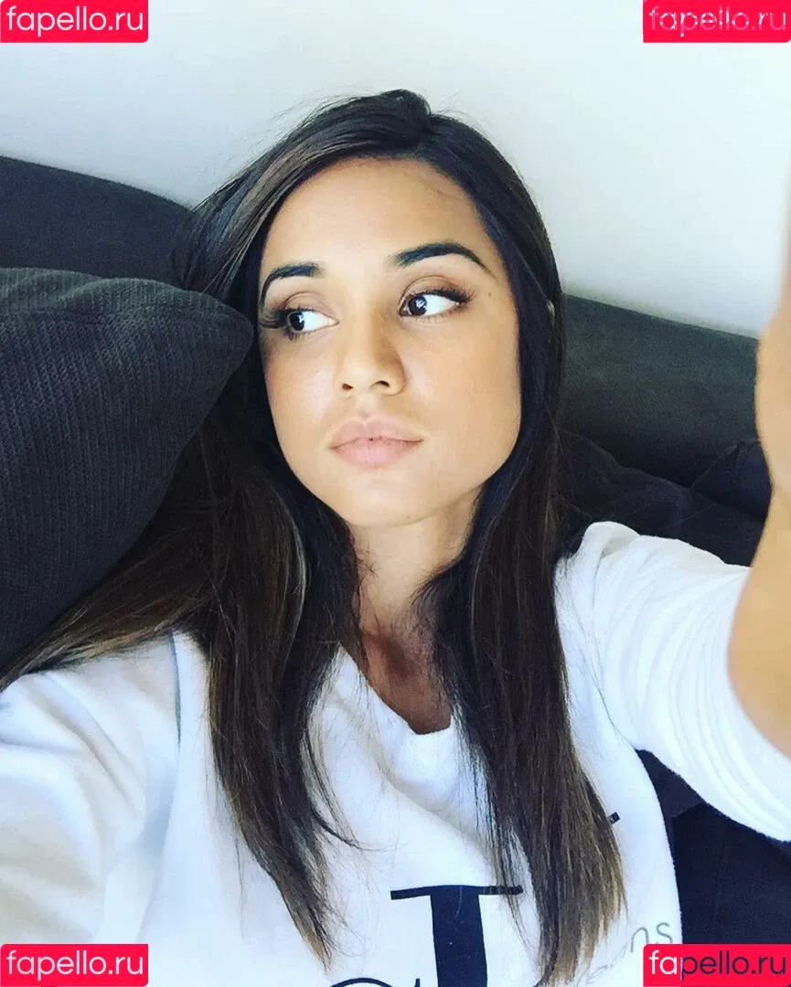 Summer Bishil Onlyfans Photo Gallery 