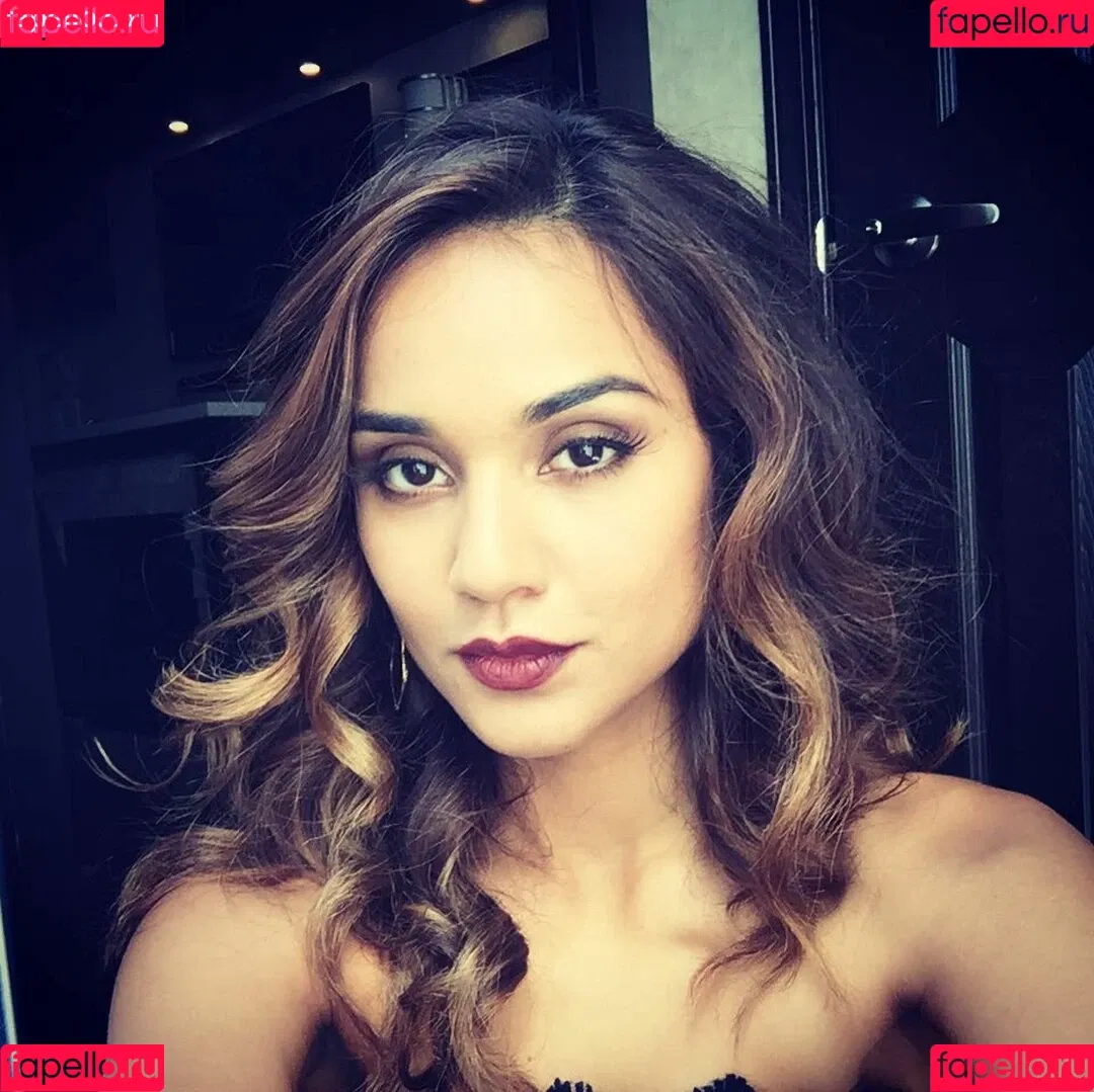 Summer Bishil Onlyfans Photo Gallery 