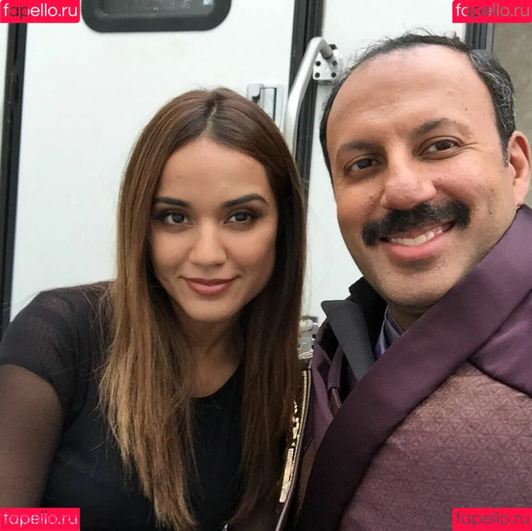 Summer Bishil Onlyfans Photo Gallery 
