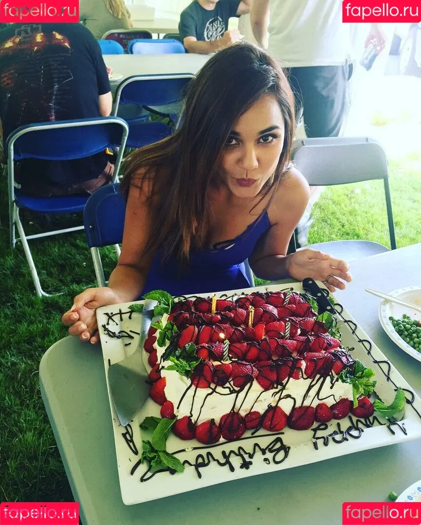 Summer Bishil Onlyfans Photo Gallery 