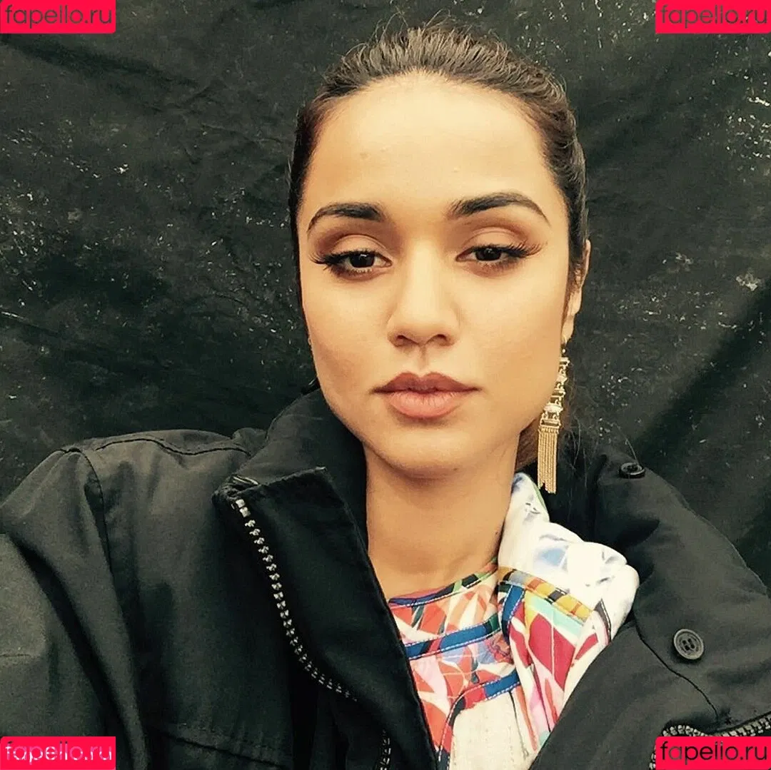 Summer Bishil Onlyfans Photo Gallery 