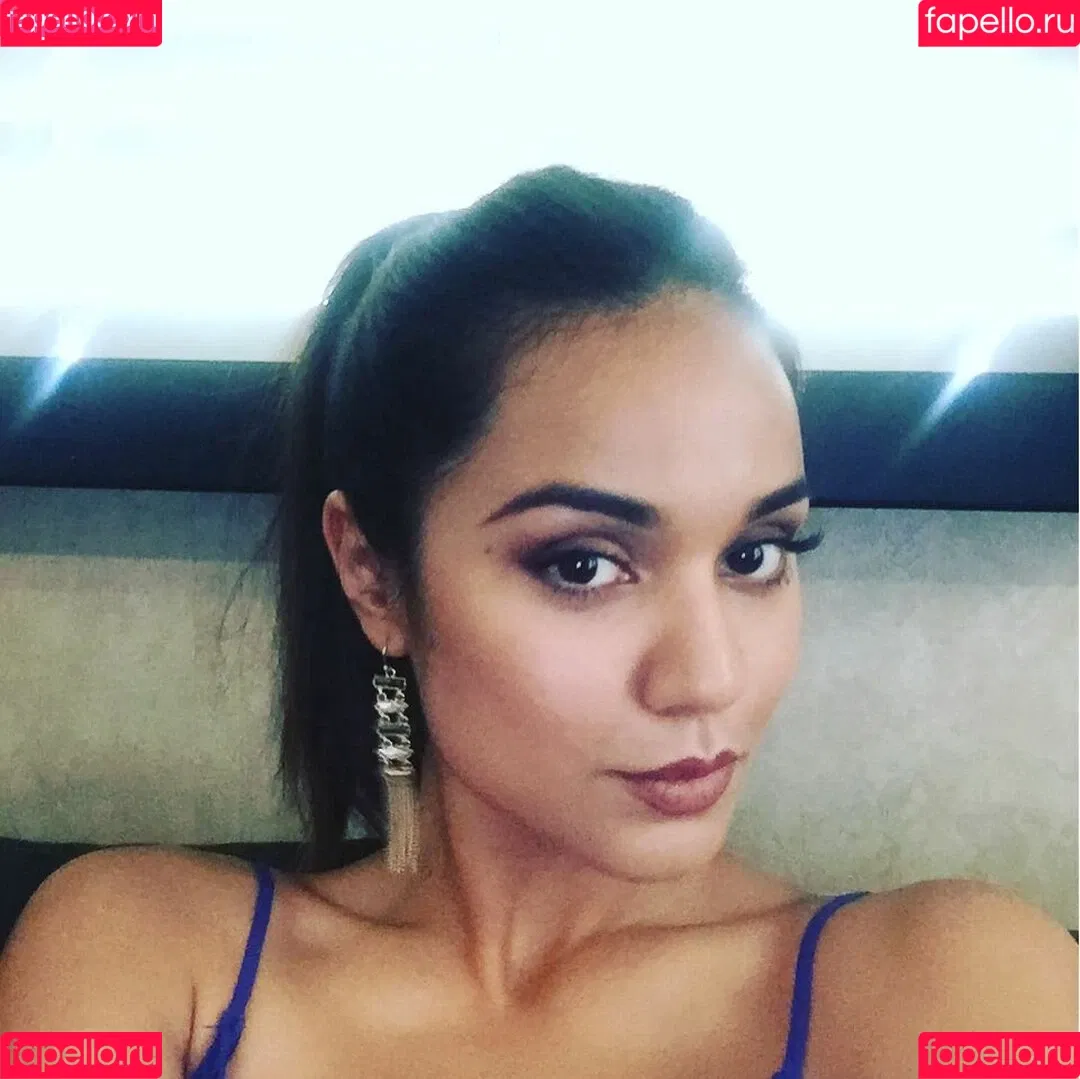 Summer Bishil Onlyfans Photo Gallery 