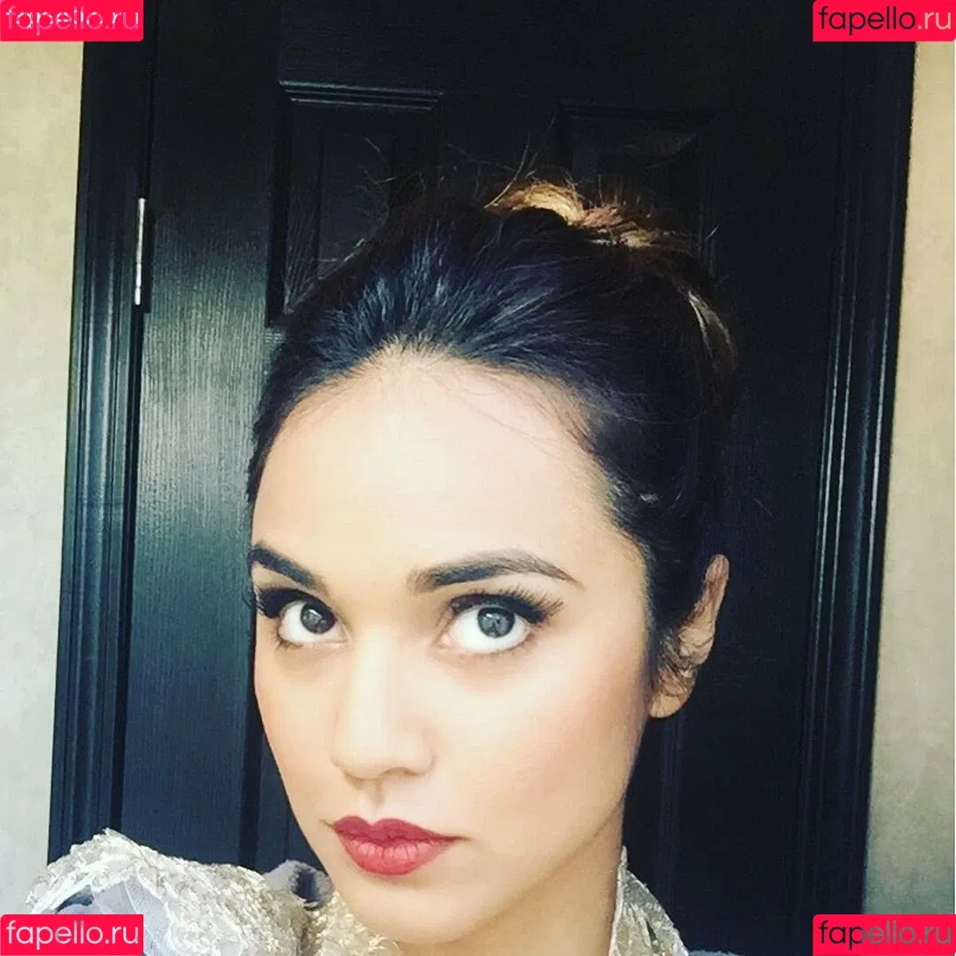 Summer Bishil Onlyfans Photo Gallery 