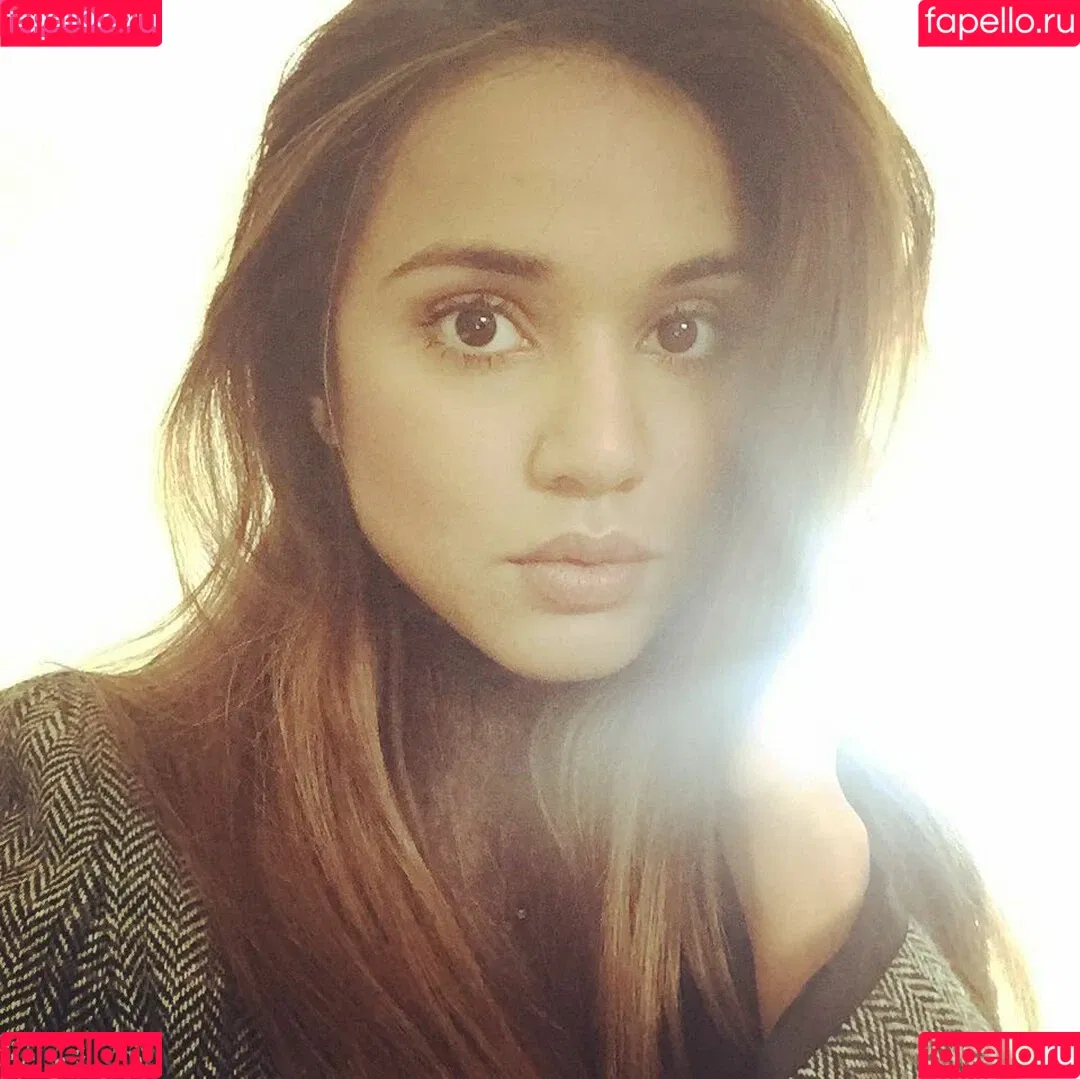 Summer Bishil Onlyfans Photo Gallery 
