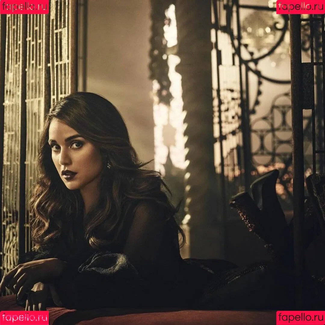 Summer Bishil Onlyfans Photo Gallery 