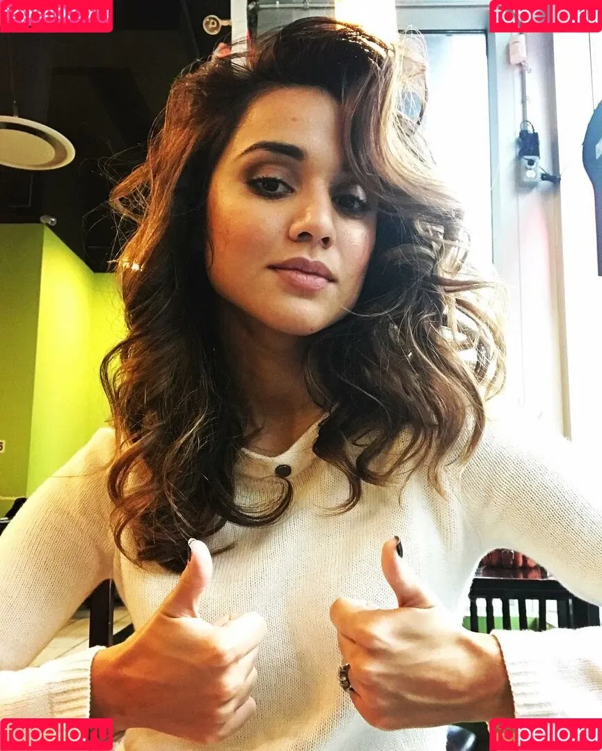 Summer Bishil Onlyfans Photo Gallery 