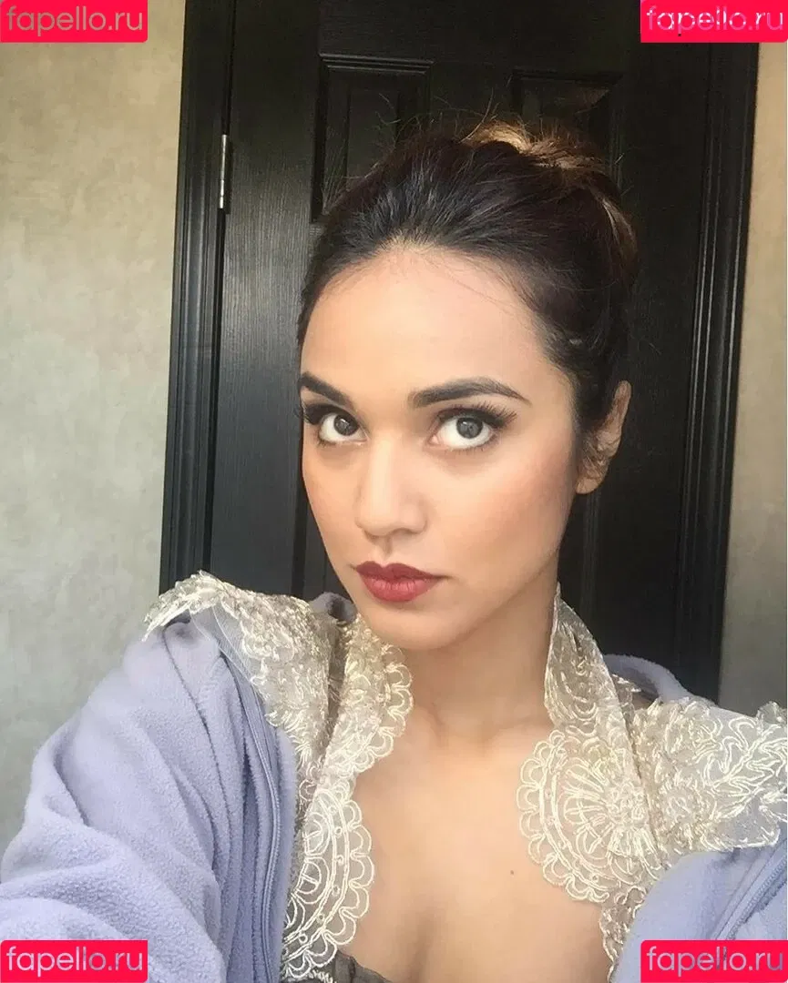 Summer Bishil Onlyfans Photo Gallery 