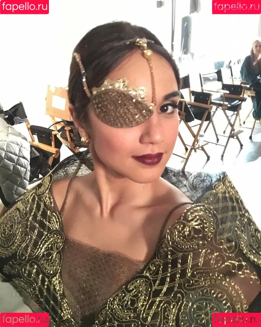 Summer Bishil Onlyfans Photo Gallery 