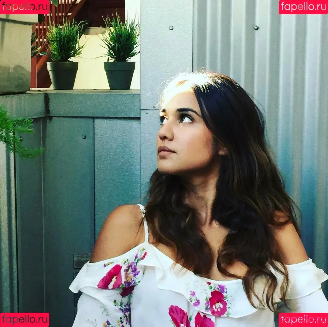 Summer Bishil Onlyfans Photo Gallery 
