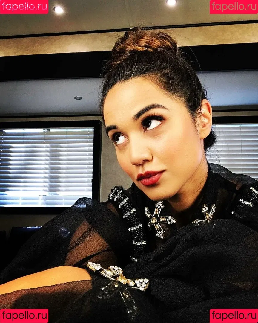 Summer Bishil Onlyfans Photo Gallery 