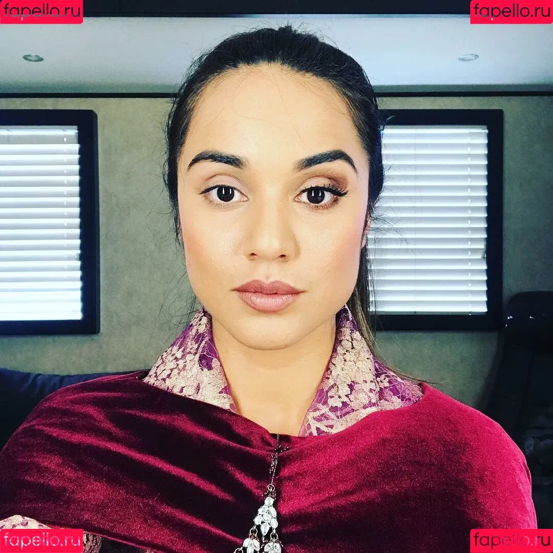 Summer Bishil Onlyfans Photo Gallery 