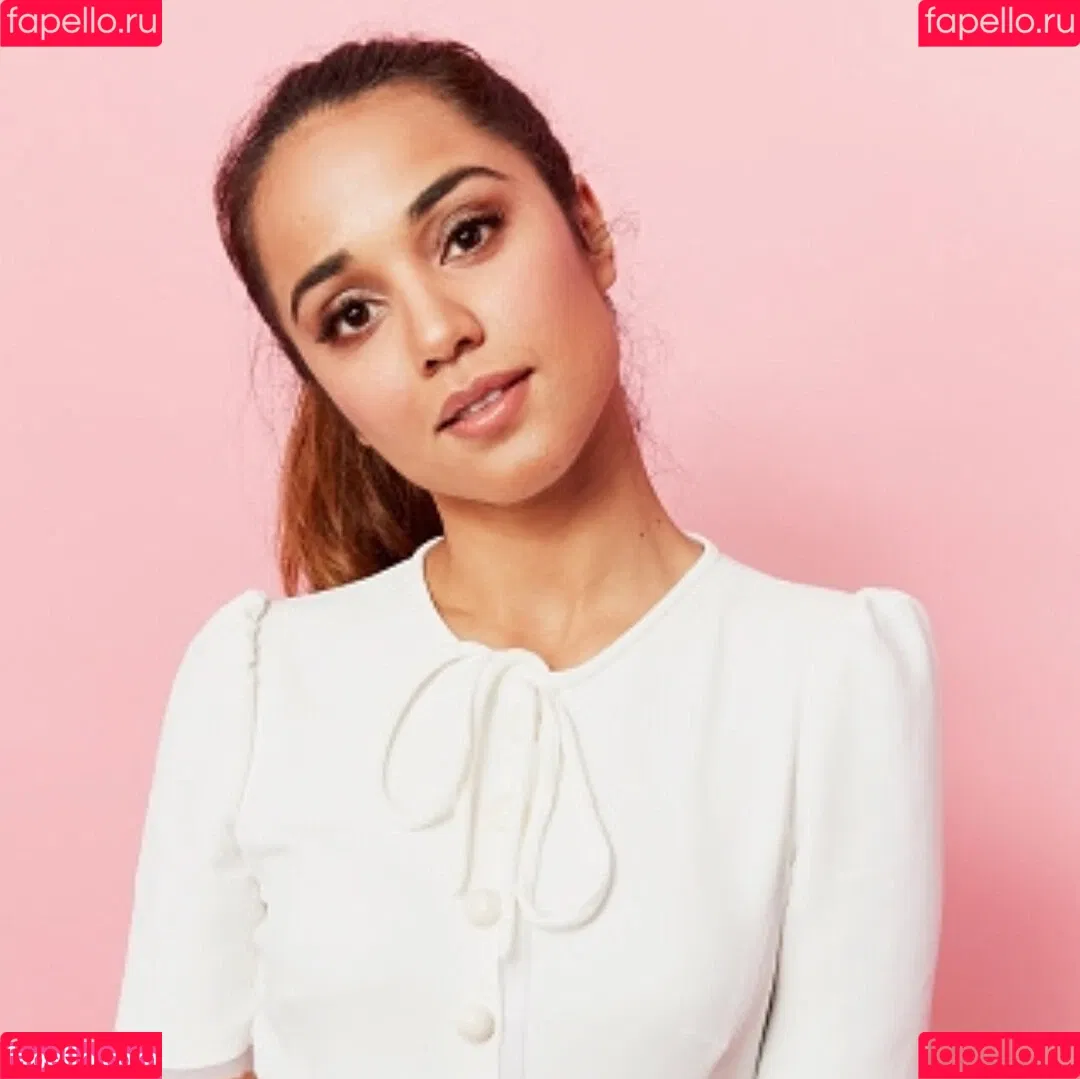 Summer Bishil Onlyfans Photo Gallery 