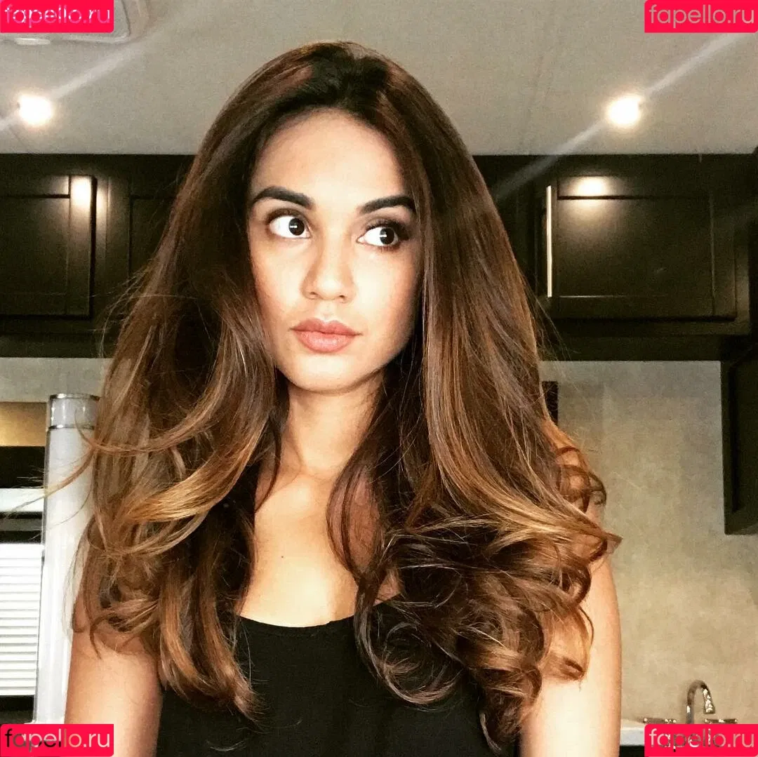 Summer Bishil Onlyfans Photo Gallery 