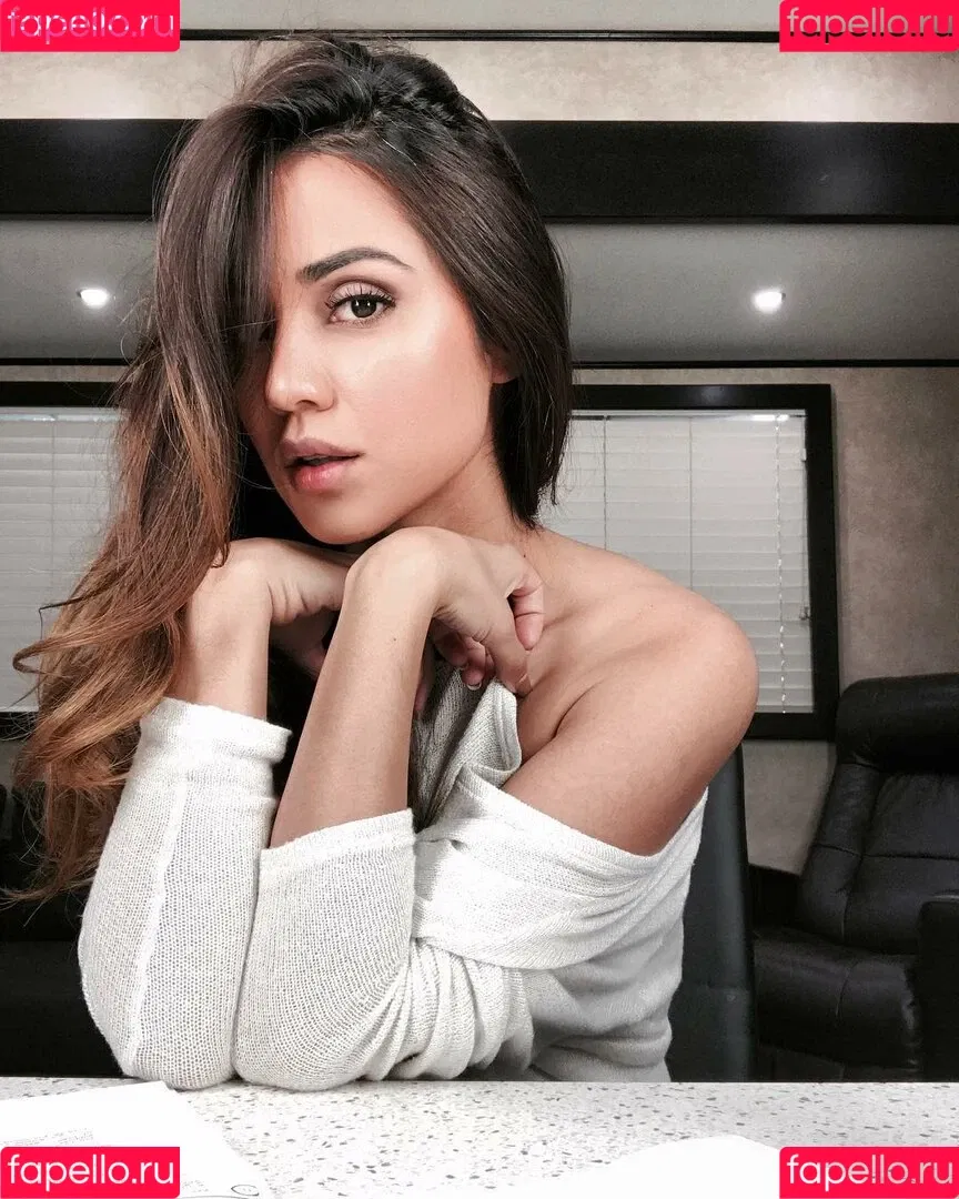 Summer Bishil Onlyfans Photo Gallery 