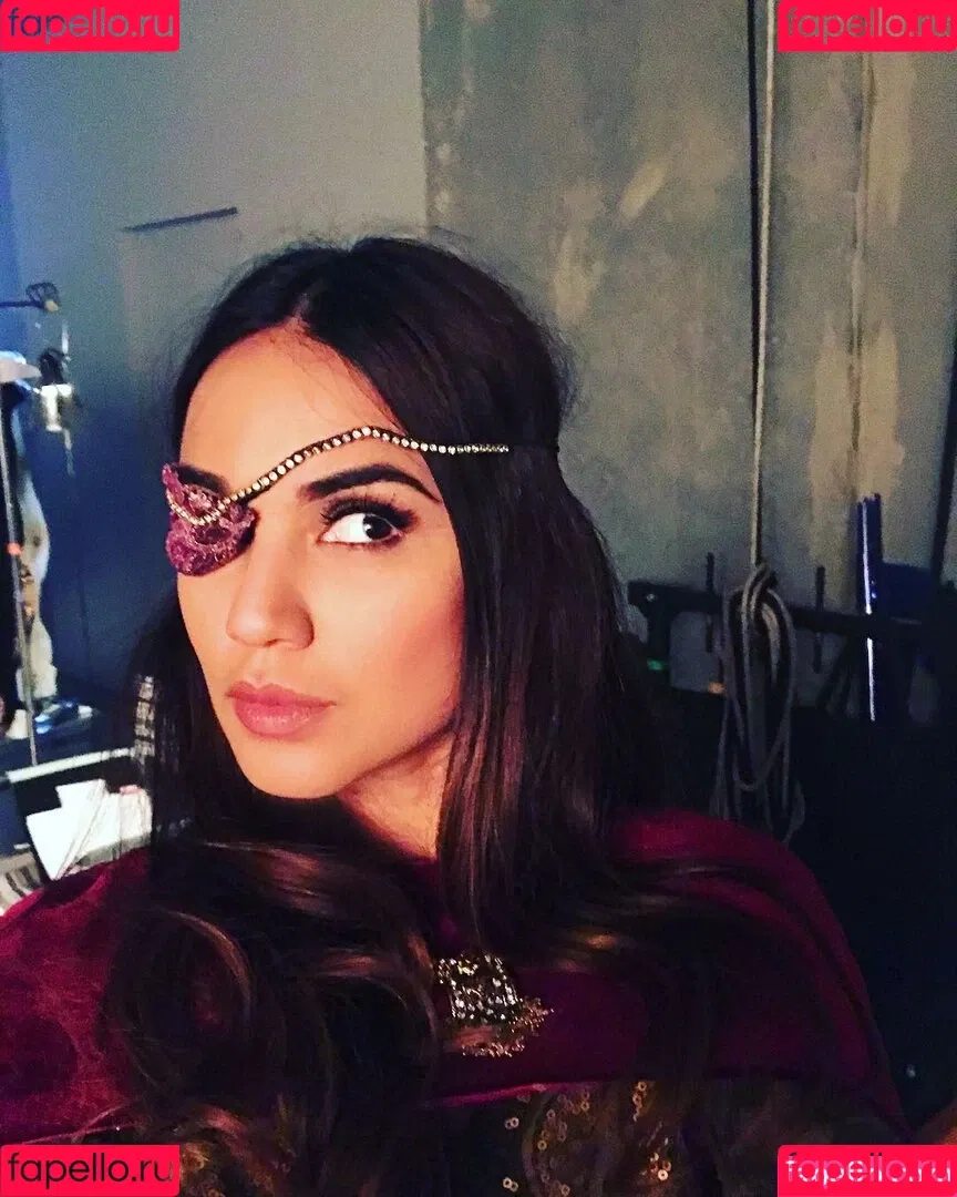 Summer Bishil Onlyfans Photo Gallery 