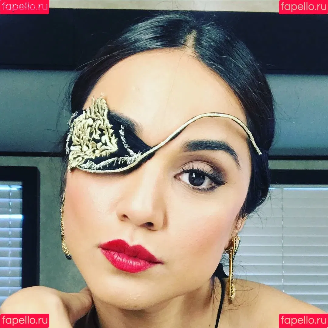 Summer Bishil Onlyfans Photo Gallery 