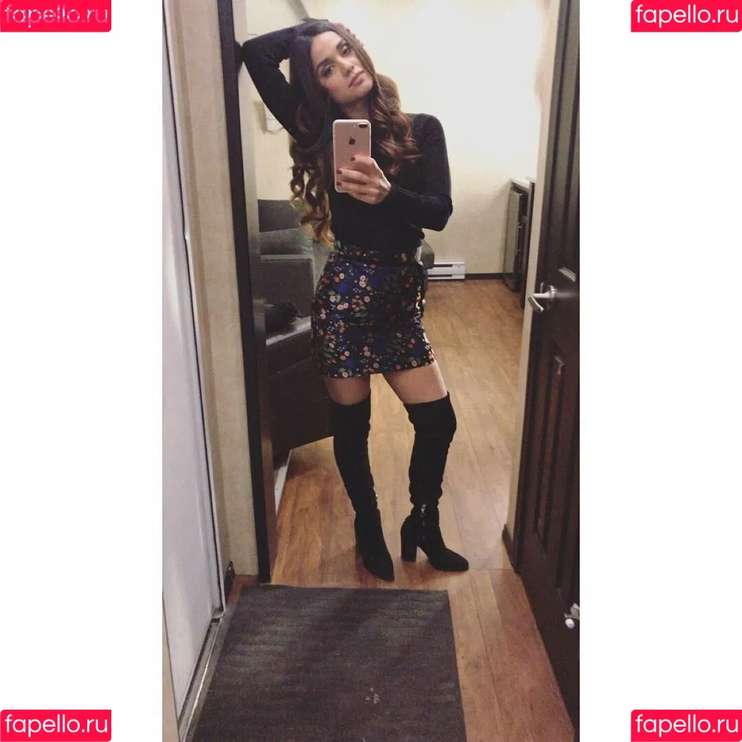 Summer Bishil Onlyfans Photo Gallery 