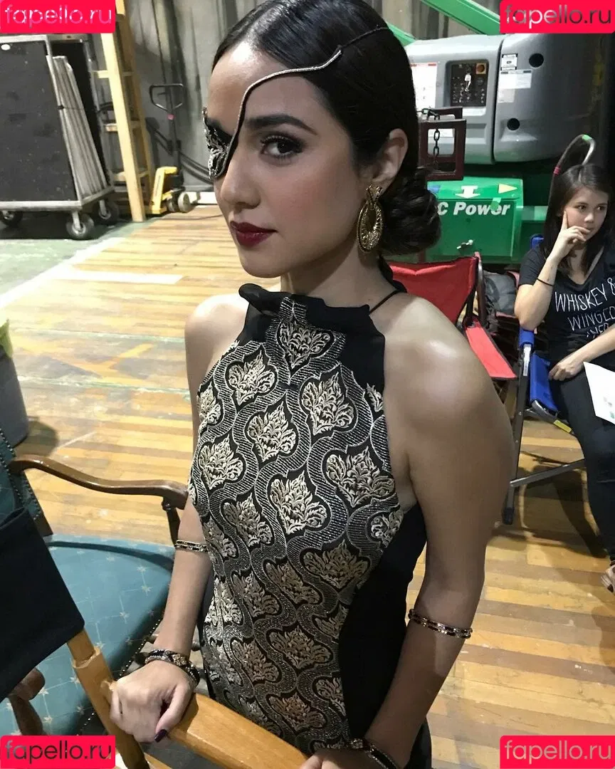 Summer Bishil Onlyfans Photo Gallery 
