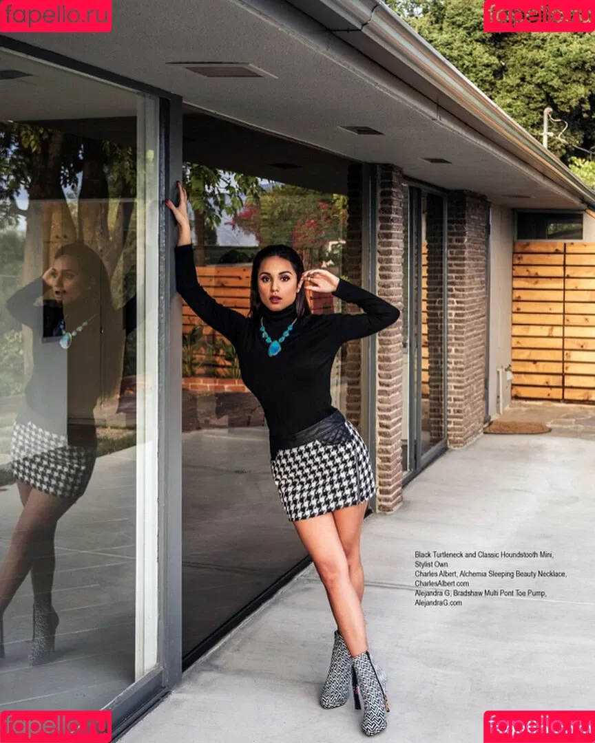 Summer Bishil Onlyfans Photo Gallery 