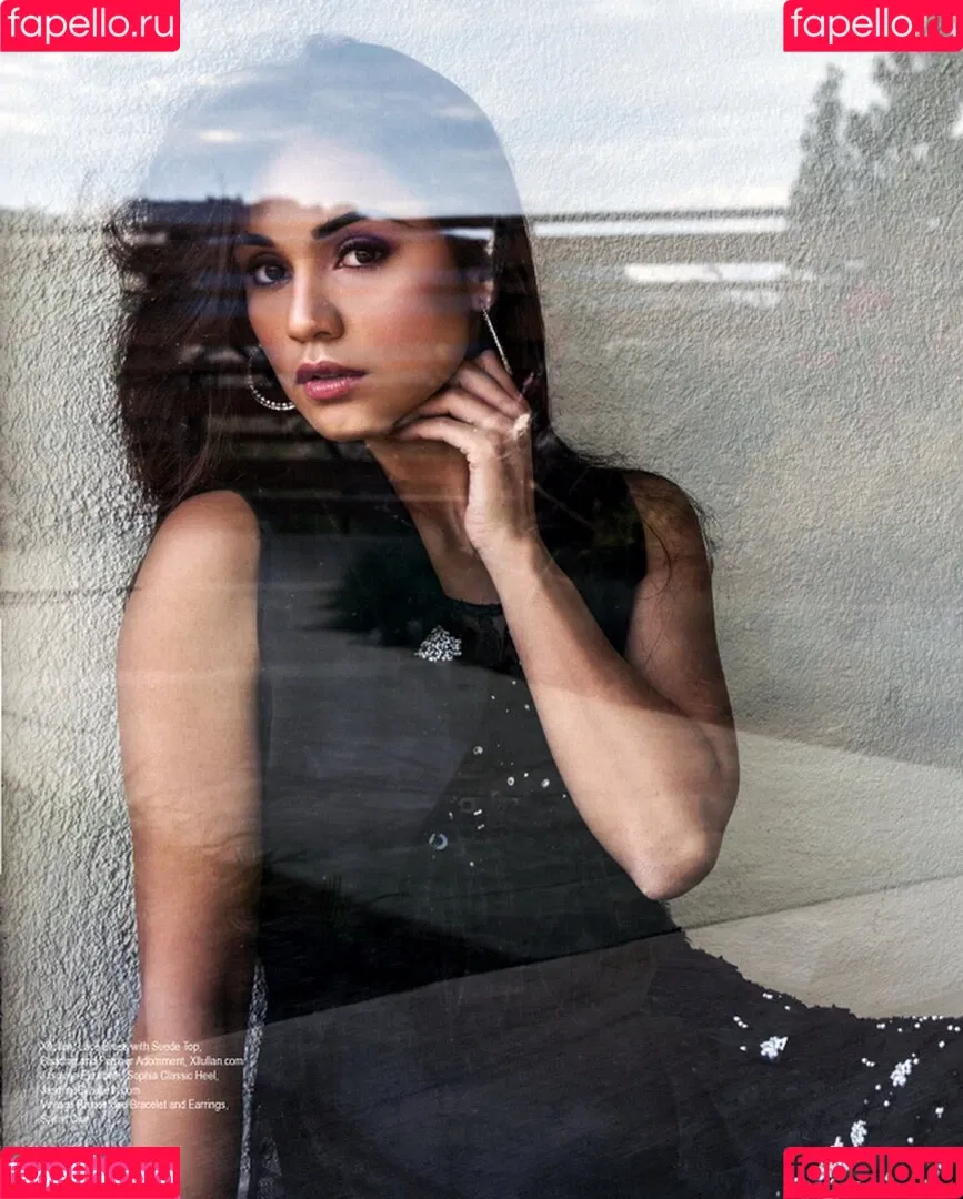 Summer Bishil Onlyfans Photo Gallery 