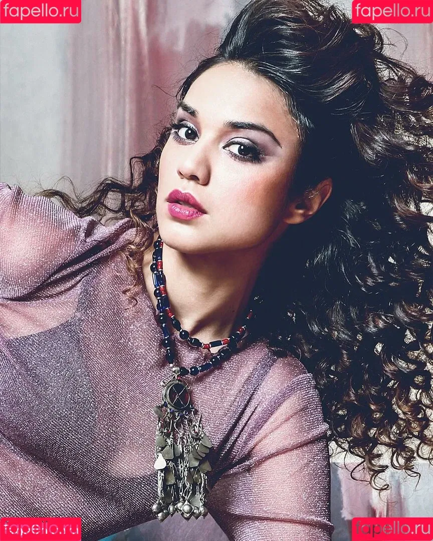 Summer Bishil Onlyfans Photo Gallery 