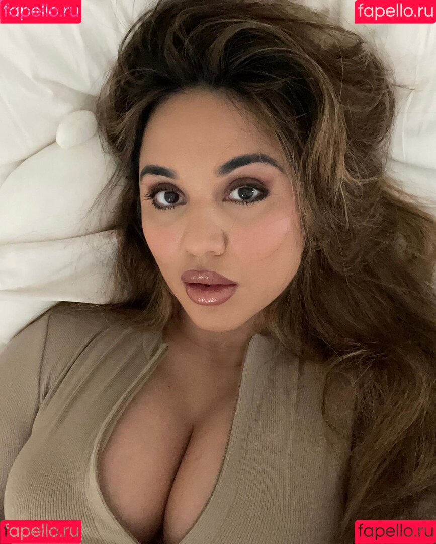 Summer Bishil Nude Onlyfans Photo 3