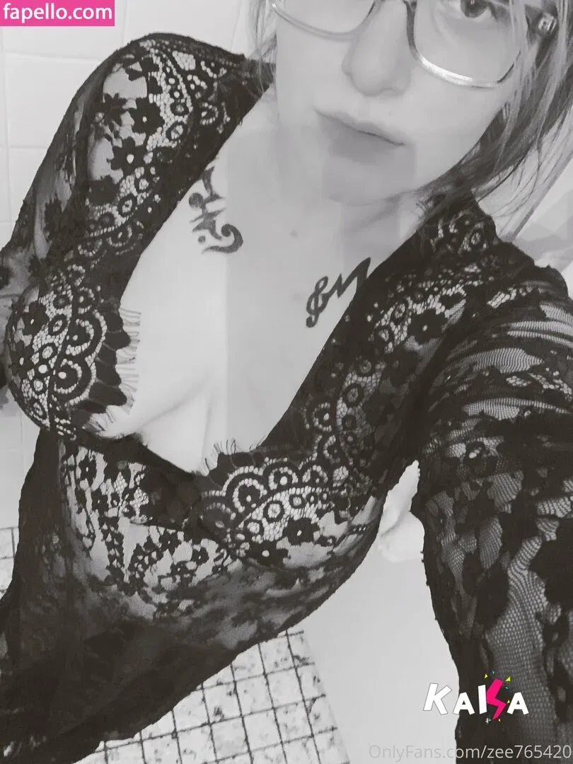 zee765420 Onlyfans Photo Gallery 