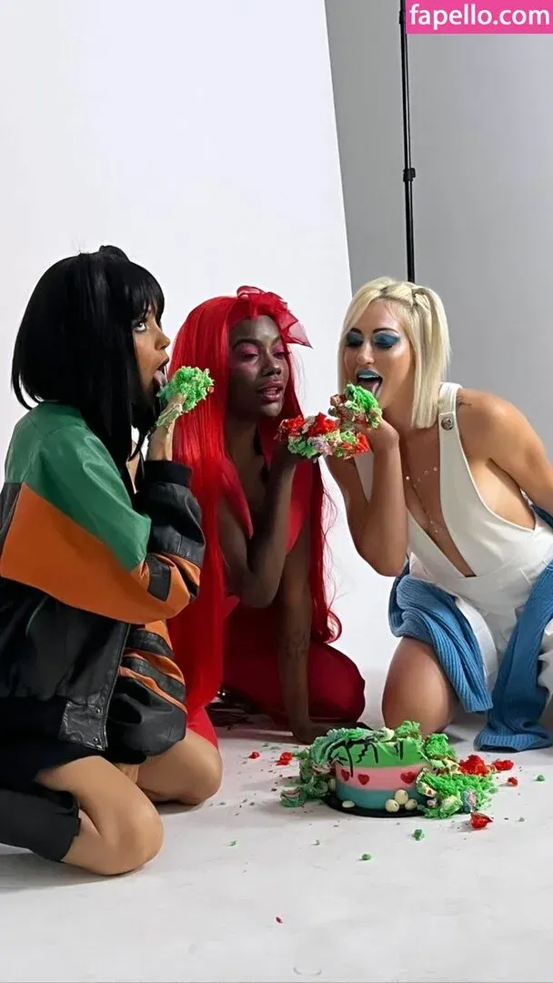 Paula Dinamicah Onlyfans Photo Gallery 