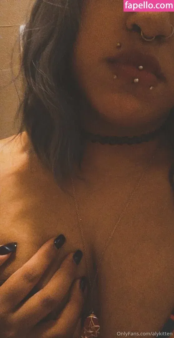 raeraejiggles Onlyfans Photo Gallery 