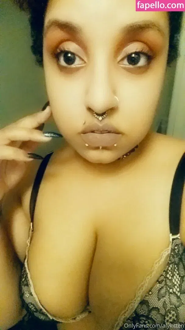 raeraejiggles Onlyfans Photo Gallery 