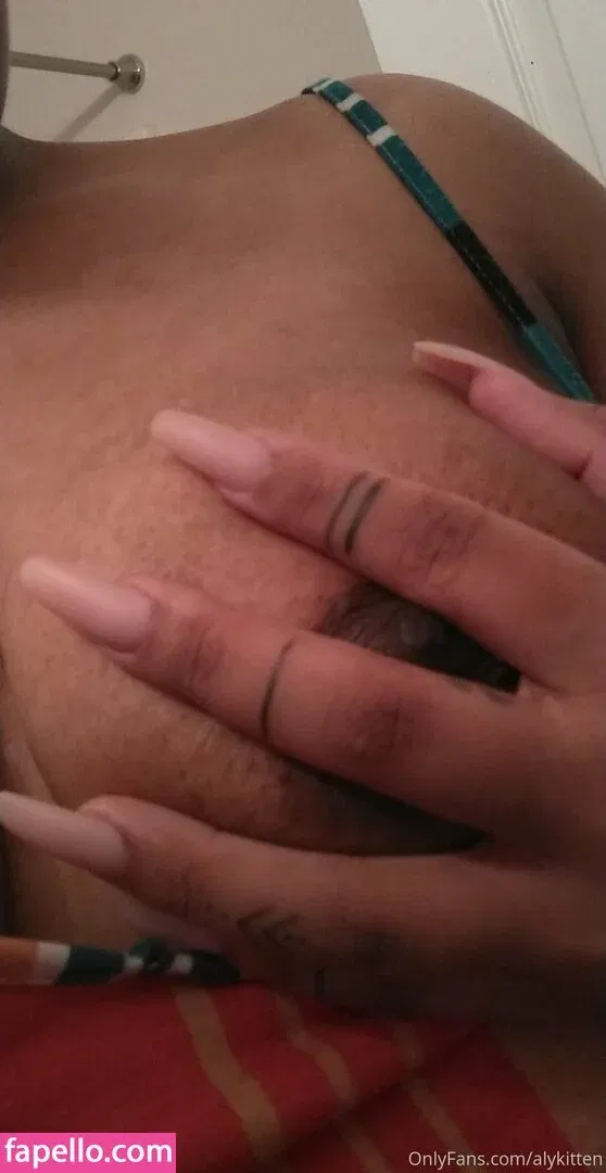 raeraejiggles Onlyfans Photo Gallery 