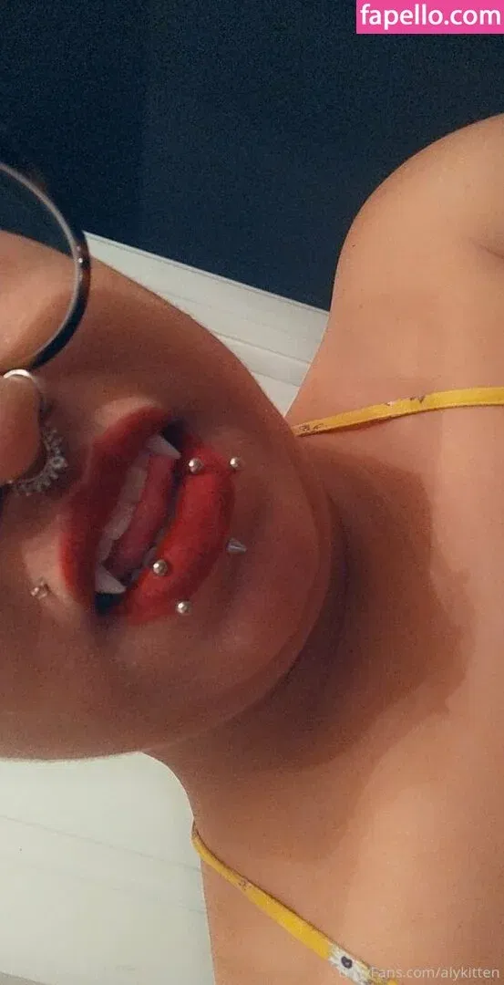 raeraejiggles Onlyfans Photo Gallery 