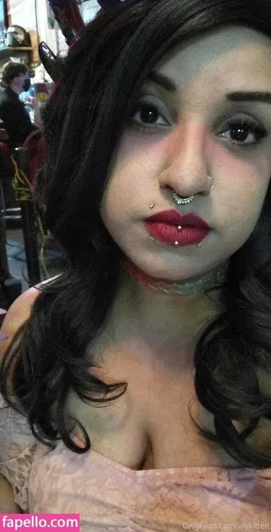 raeraejiggles Onlyfans Photo Gallery 